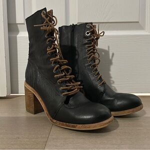 Fugu Malibu - Black lace up booties with zips - Size 9